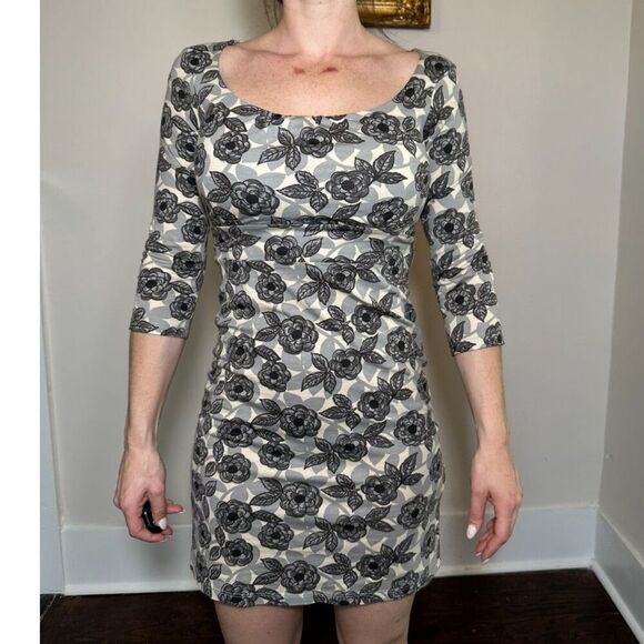 Boden Black White and Gray Jersey Floral Mini Dress Size 2 - Picture 1 of 5